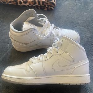 Jordan 1’s size 7y  white in good condition